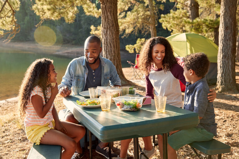 Outdoor Family Activities: 4 Fun and Easy Ways to Get Everyone Moving”